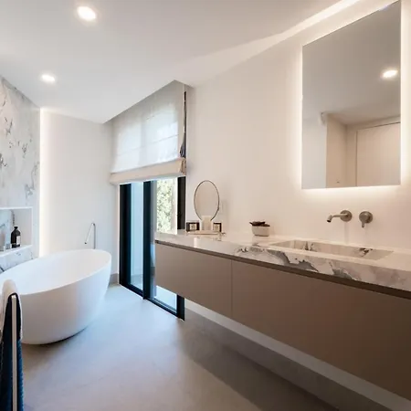 Villa - Independiente Con Piscina Privada Cerca Del Mar *