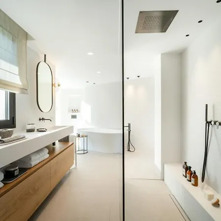 Villa - Independiente Con Piscina Privada Cerca Del Mar *