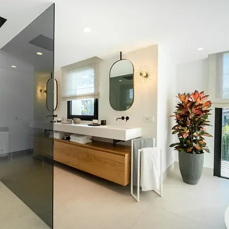 - Independiente Con Piscina Privada Cerca Del Mar Villa Marbella